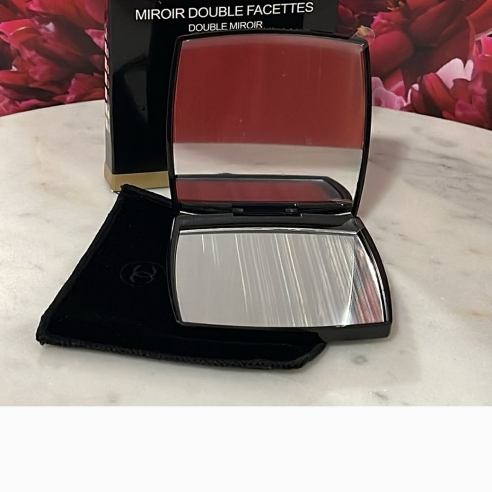 Chanel Compact Mirror - Picture 2 of 8